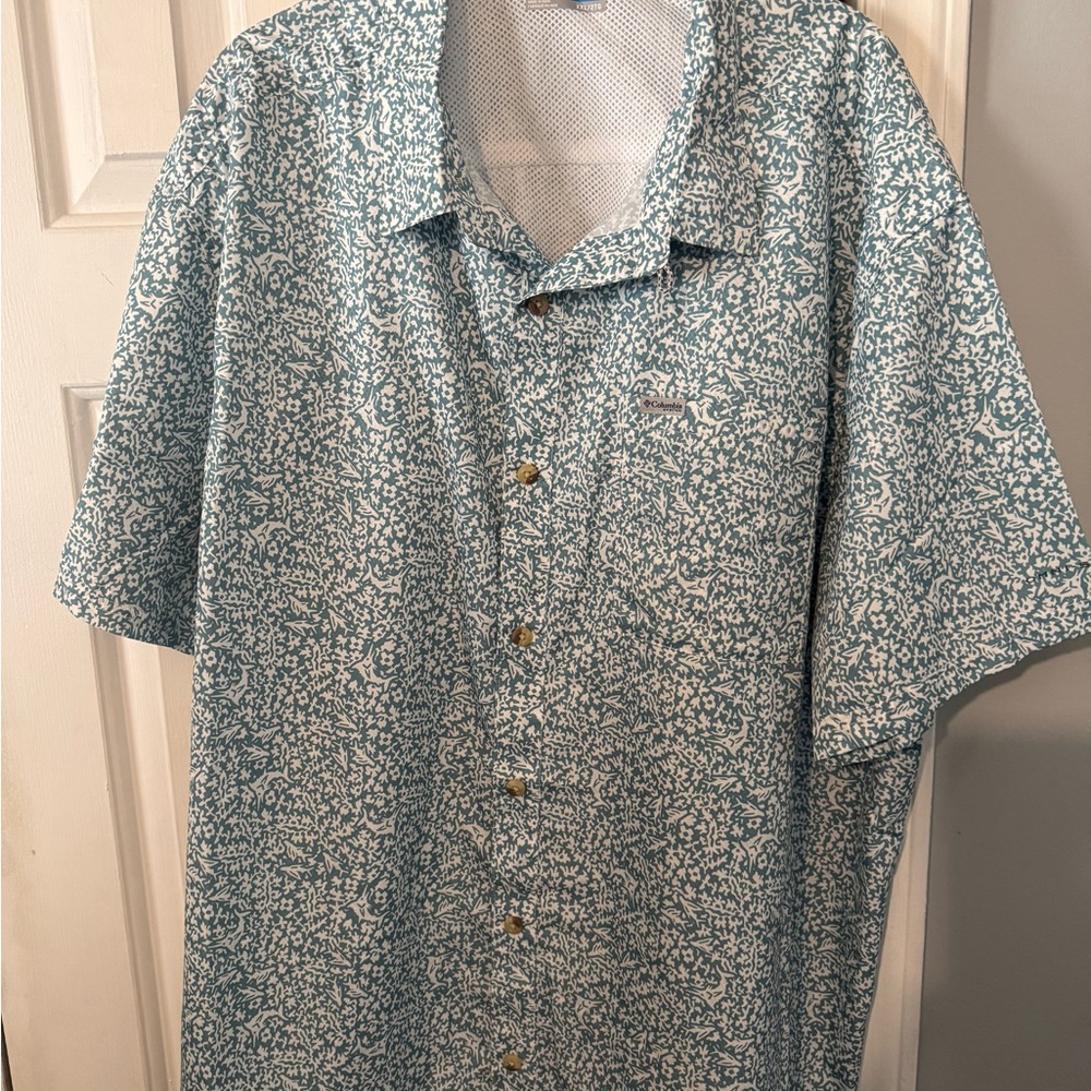 Columbia Teal and White Casual Button Down Shirt